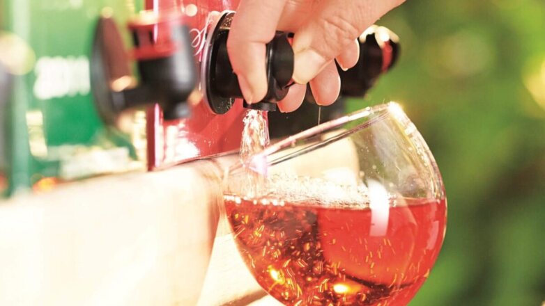 Россиянам назвали недостатки вина из картонных упаковок