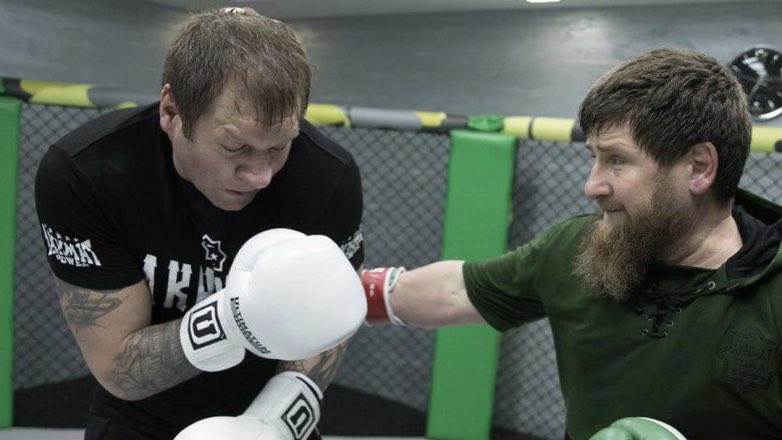 Александр Емельяненко опубликовал новое фото спарринга с Кадыровым