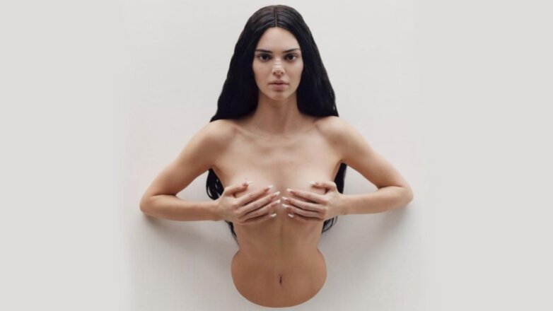 Кендалл Дженнер «застряла в стене» во время скандальной фотосессии