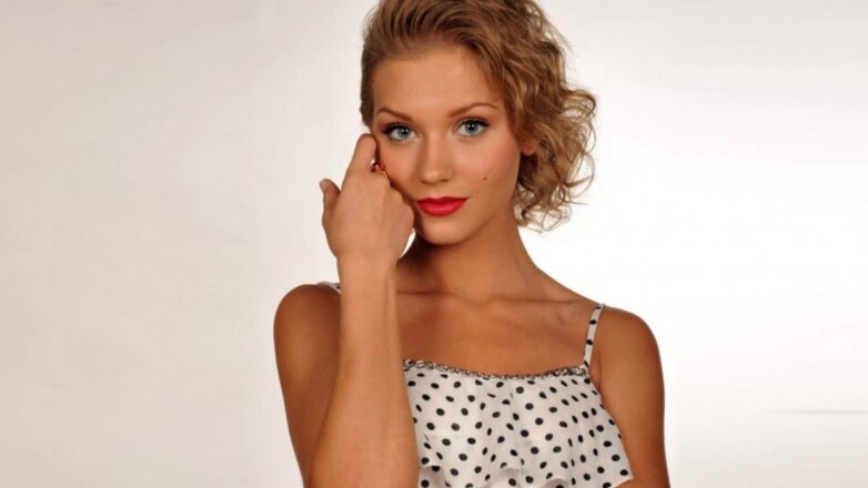 Кристина Асмус прокомментировала теории развода с Харламовым