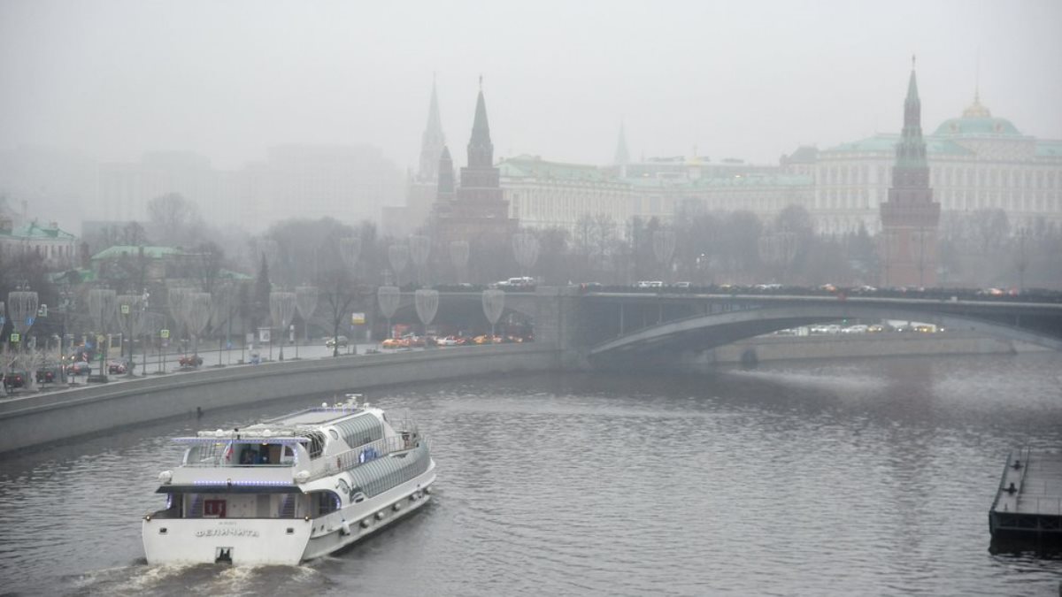 МЧС предупредило москвичей о тумане и гололедице