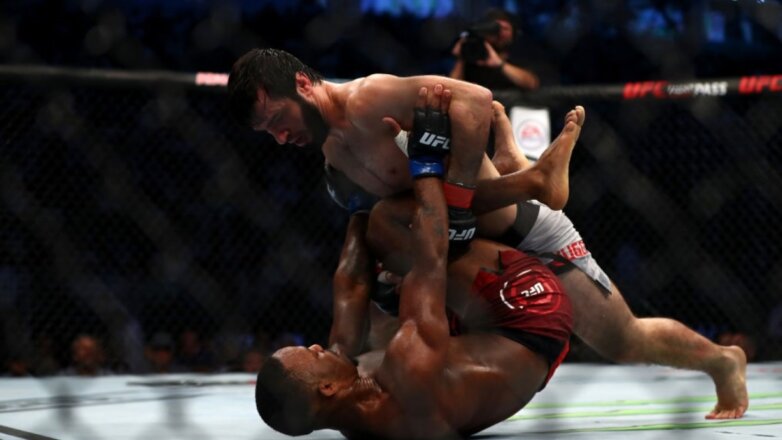 Тухугов отправил в нокаут американца Агилара