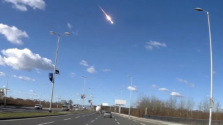 Яркий взрыв метеорита в небе над Хорватией попал на видео
