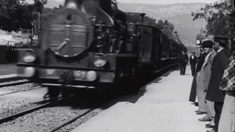 «Прибытие поезда» братьев Люмьер обработали с помощью нейросетей