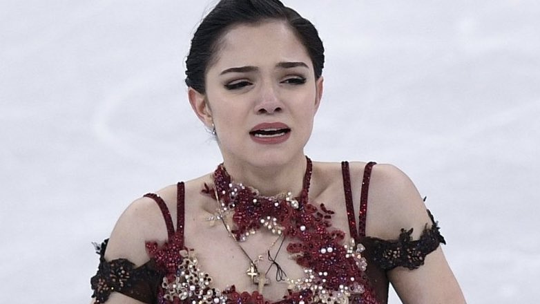 Тренер Медведевой рассказал о ее состоянии после снятия с чемпионата