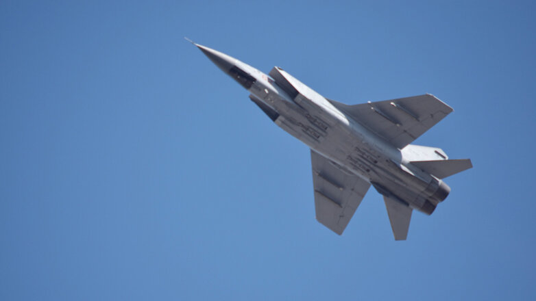 Полет истребителей МиГ-31 в стратосфере сняли на видео