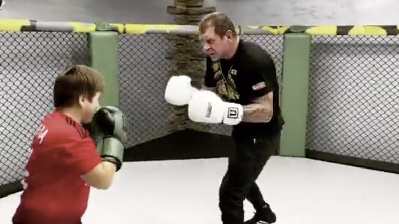 Емельяненко провел поединок с сыном Кадырова