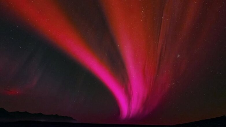 Ученые раскрыли секрет «красного веера» над японским небом