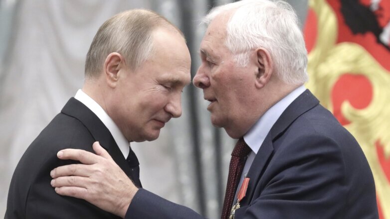 Леониду Рошалю присвоено звание Героя Труда