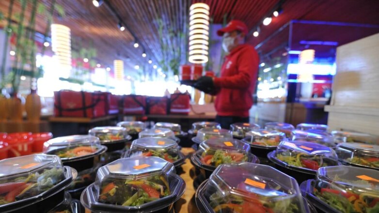 Еду из ресторанов признали смертельно опасной