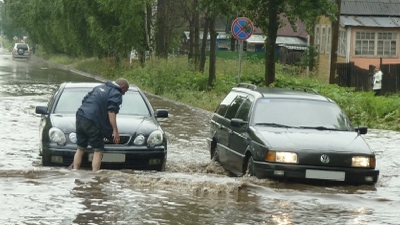 Россиянам объяснили появление тропических ливней в регионах