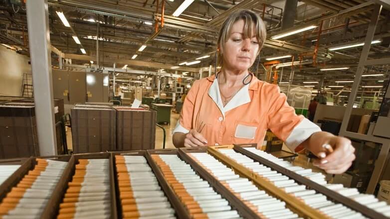 Производители сигарет остановили работу фабрик России