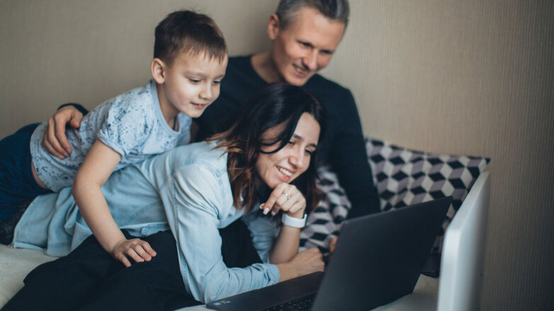 Россиянам объяснили правила оформления единовременных выплат на детей