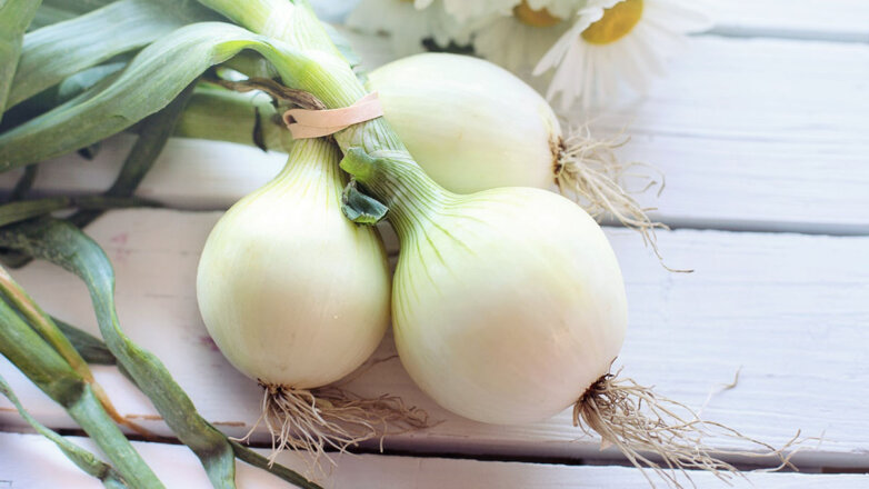 Названы лучшие секреты, чтобы избежать слез при приготовлении лука