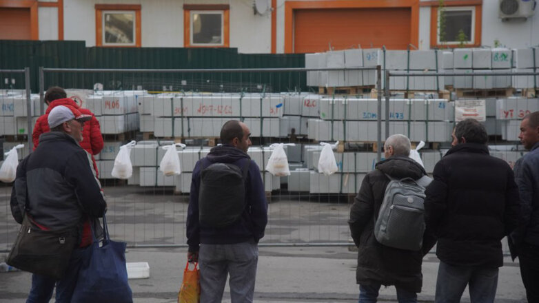 Нуждающихся в жилье россиян решили расселять по общежитиям