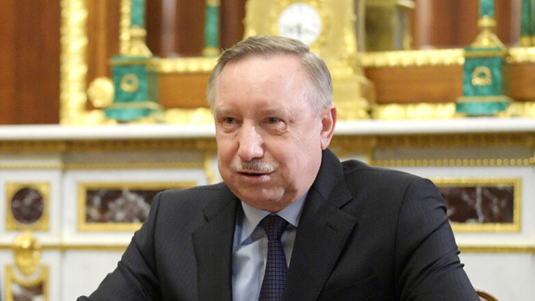 Беглов объяснил причину отказа раздавать маски и перчатки петербуржцам