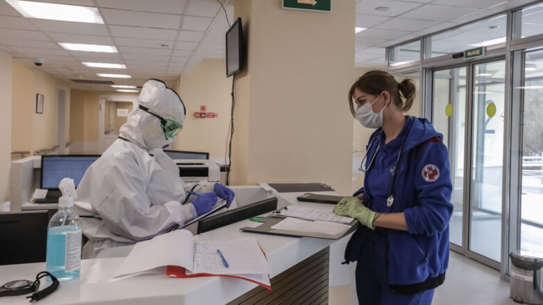 Названа причина осложнений у молодых пациентов при заражении COVID-19