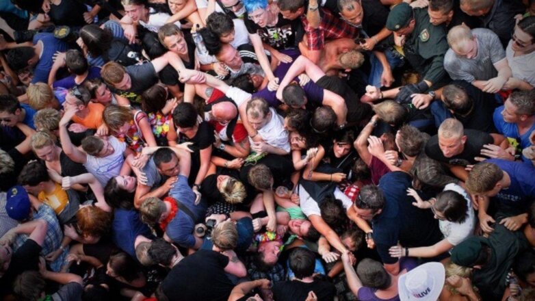 Жители Башкирии устроили давку из-за кастрюль по 99 рублей