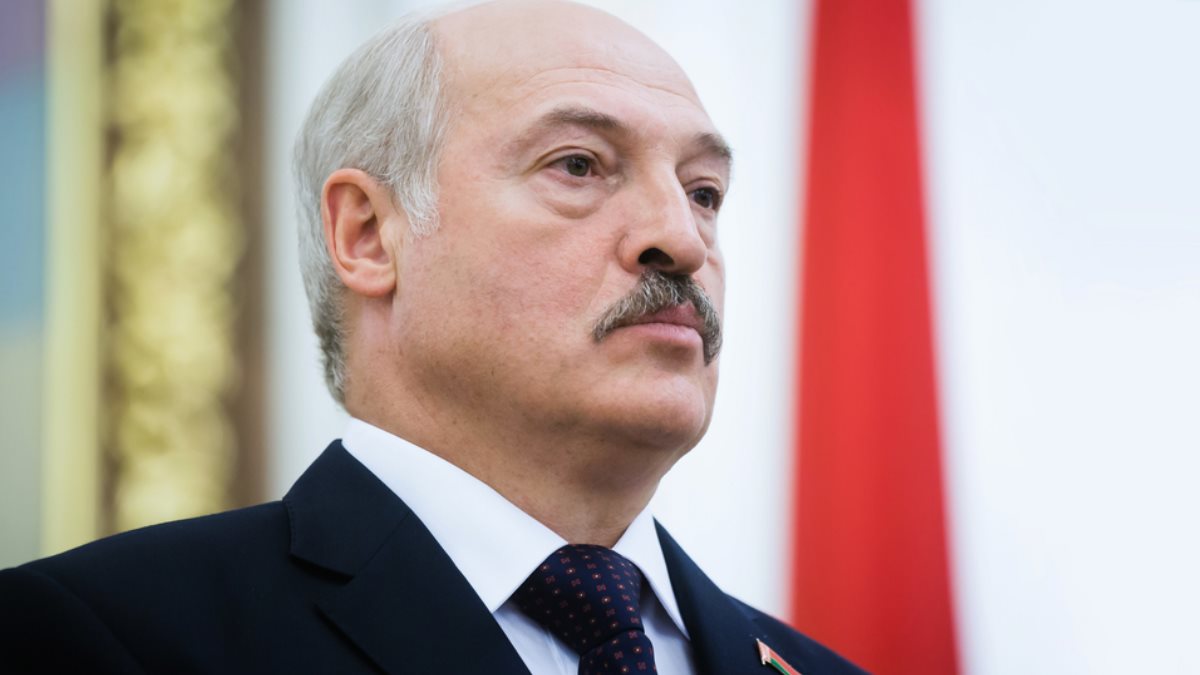 Лукашенко заявил, что вынужден закрыть границу с Польшей и Литвой