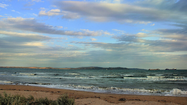 К предположительно атакованному в Керченском проливе танкеру выдвинулись спасатели