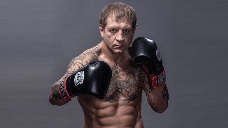 Александр Емельяненко женился на бывшей супруге