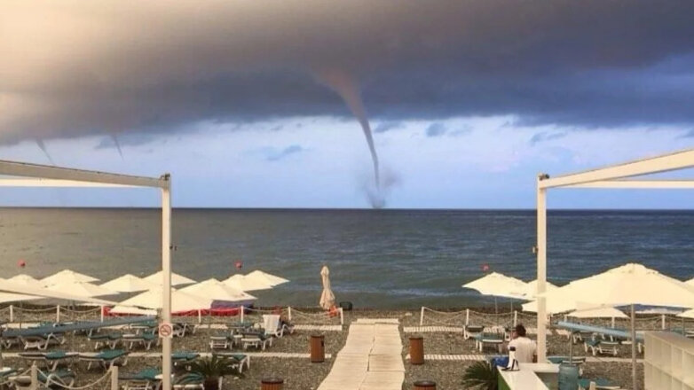 Об угрозе формирования смерчей над морем в Сочи предупредили в МЧС