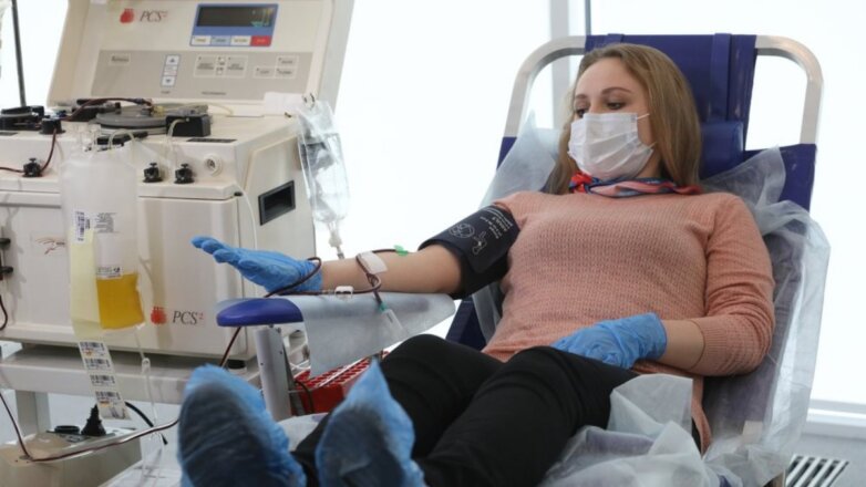 Ученые заявили об эффективности переливания плазмы при СOVID-19