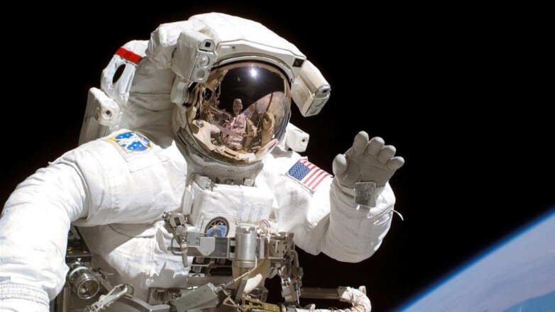 Выбраны первые туристы для полета на корабле Илона Маска