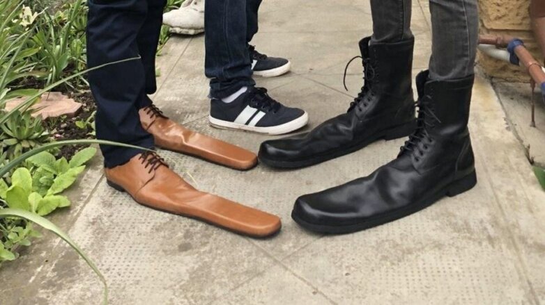 Сапожник предложил необычный способ социального дистанцирования