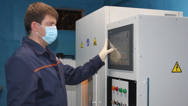 «Сибкабель» приобрел новый пресс для испытания материалов