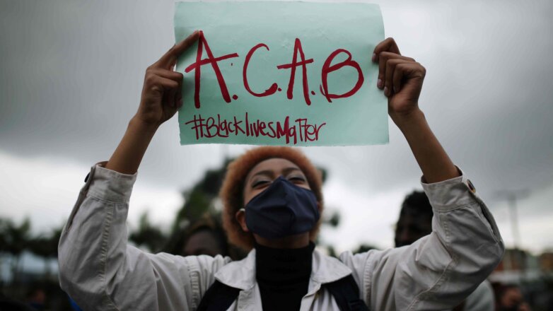 Как популярная музыка приучила американцев ненавидеть полицию