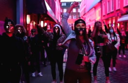 В Германии проститутки вышли на улицу с требованием открыть бордели