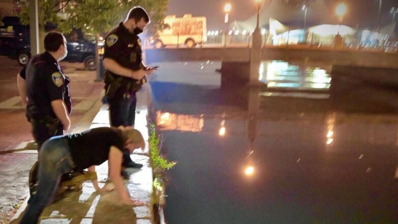 Протестующие в США «утопили» Колумба