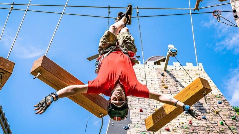 В восьми парках столицы открыли веревочные городки
