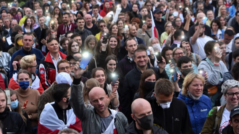 Помощник Лукашенко встретился с протестующими