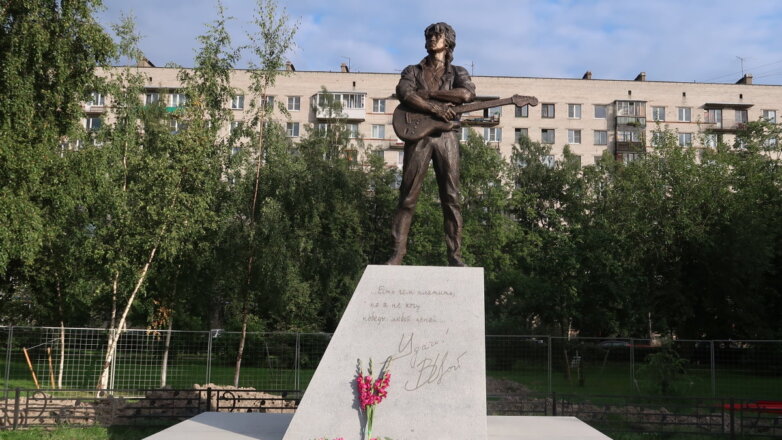 Памятник Виктору Цою в Санкт-Петербурге Цой