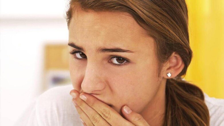 Онколог рассказал, на что указывает горечь во рту