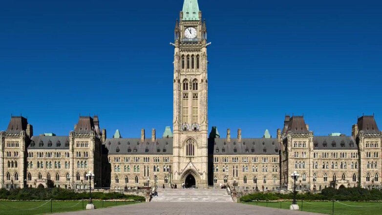 Канадцы вышли на митинг против коронавирусных ограничений