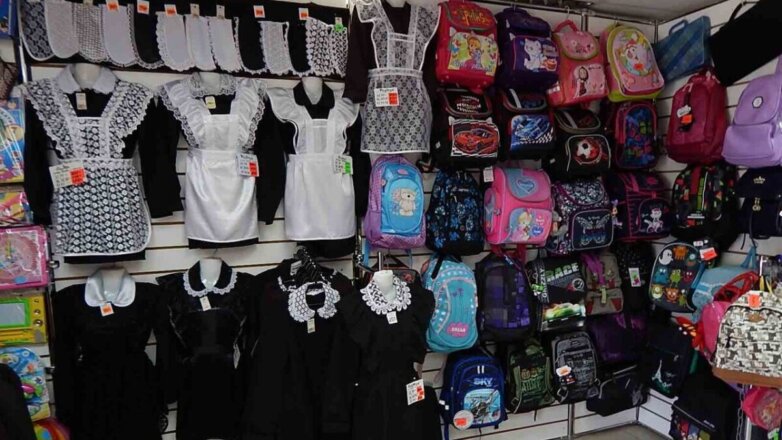 Сборы девочки в школу стоят на 5 тысяч рублей дороже, чем мальчика