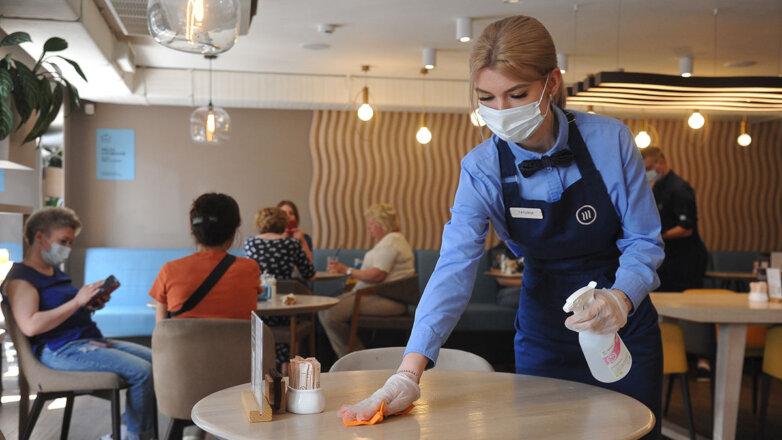 Новых ограничений для ресторанов из-за COVID-19 в Москве вводить не планируют