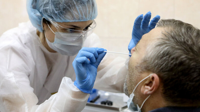 Иммунолог объяснил, зачем "бессимптомным" больным прививка от коронавируса