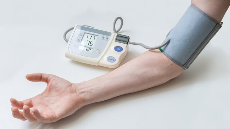 Врачи перечислили простые способы контроля давления