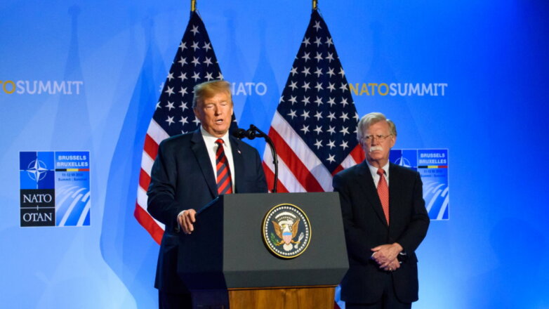 Трамп назвал Болтона придурком