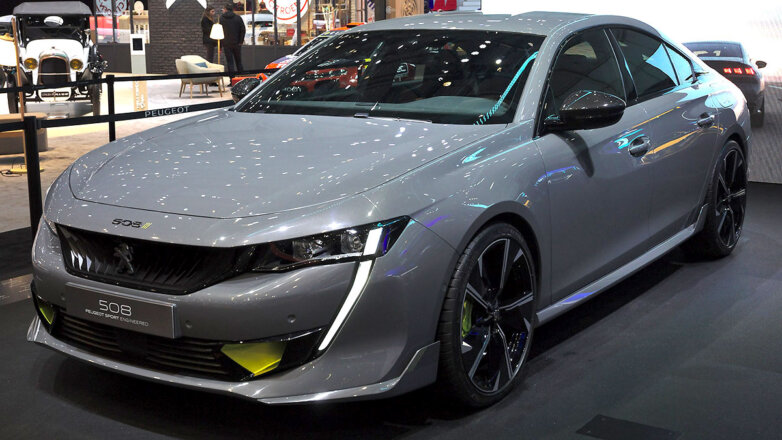 Peugeot запустила в серию мощный гибридный лифтбэк