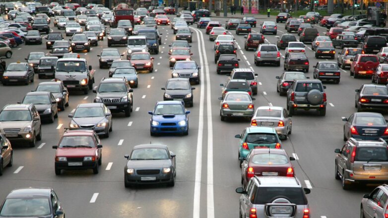 "Народный каршеринг" запустили в Москве и Петербурге