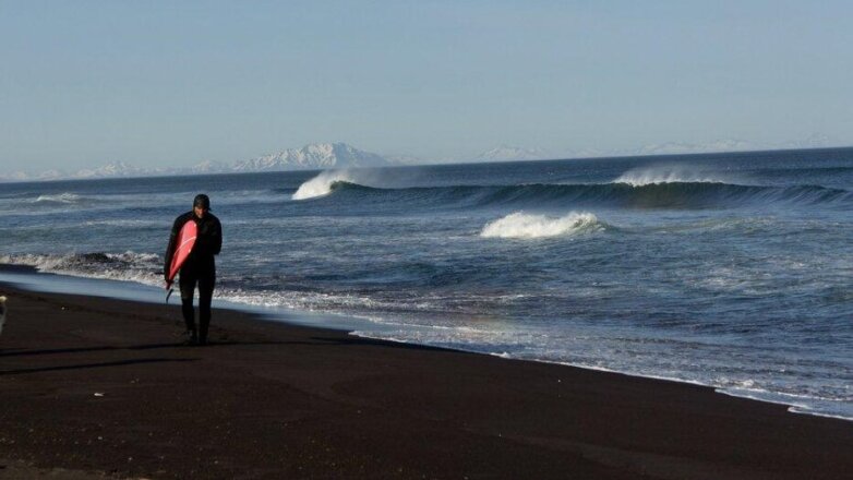 Россияне обратились в больницу после посещения загрязненного пляжа Камчатки