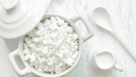 Врач рассказала, с какими продуктами лучше всего есть творог