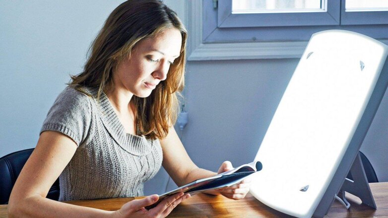 Врачи назвали необычный способ борьбы с депрессией осенью и зимой