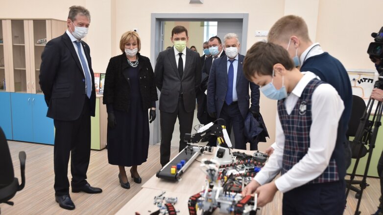 УГМК построила самую большую школу