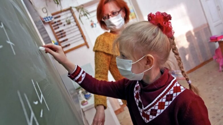 Кравцов призвал учителей привиться от коронавируса